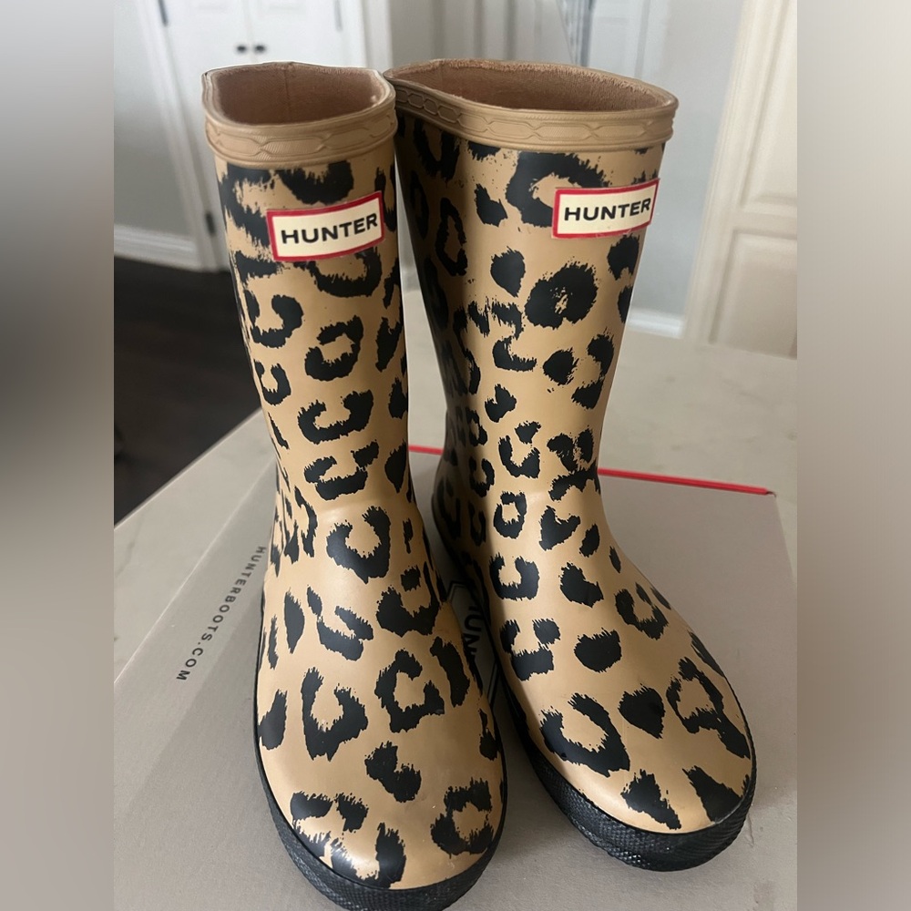 Little girls size 13 gently used HUNTER boots